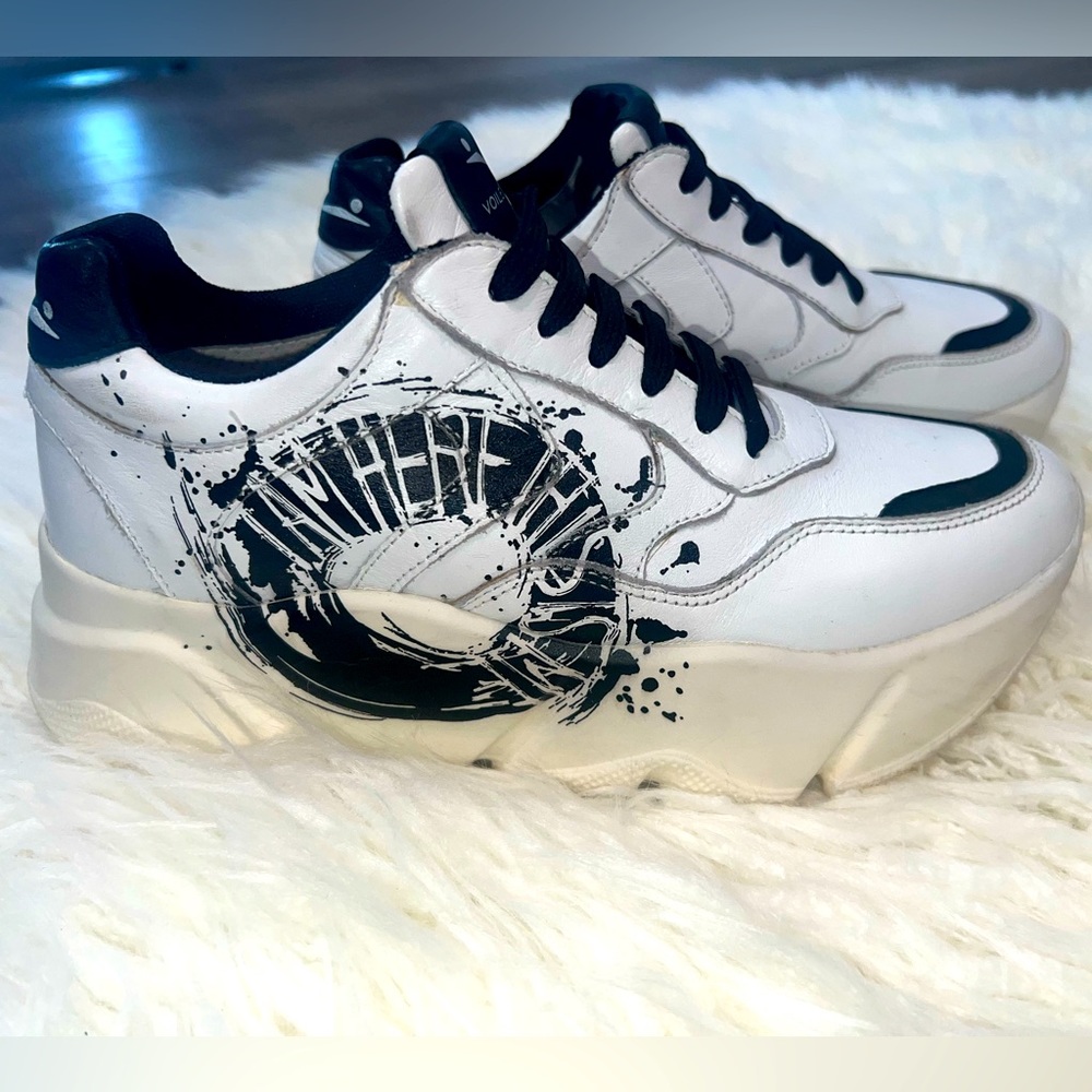 Voile Blanche Sneakers - I AM HERE THIS IS ME